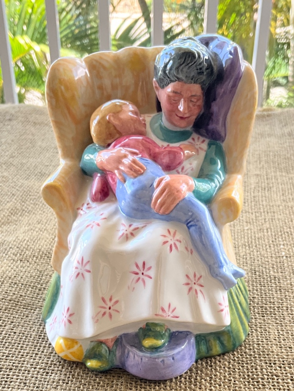 VTG 1970 Royal Doulton ceramic figurine titled "Sweet Dreams”